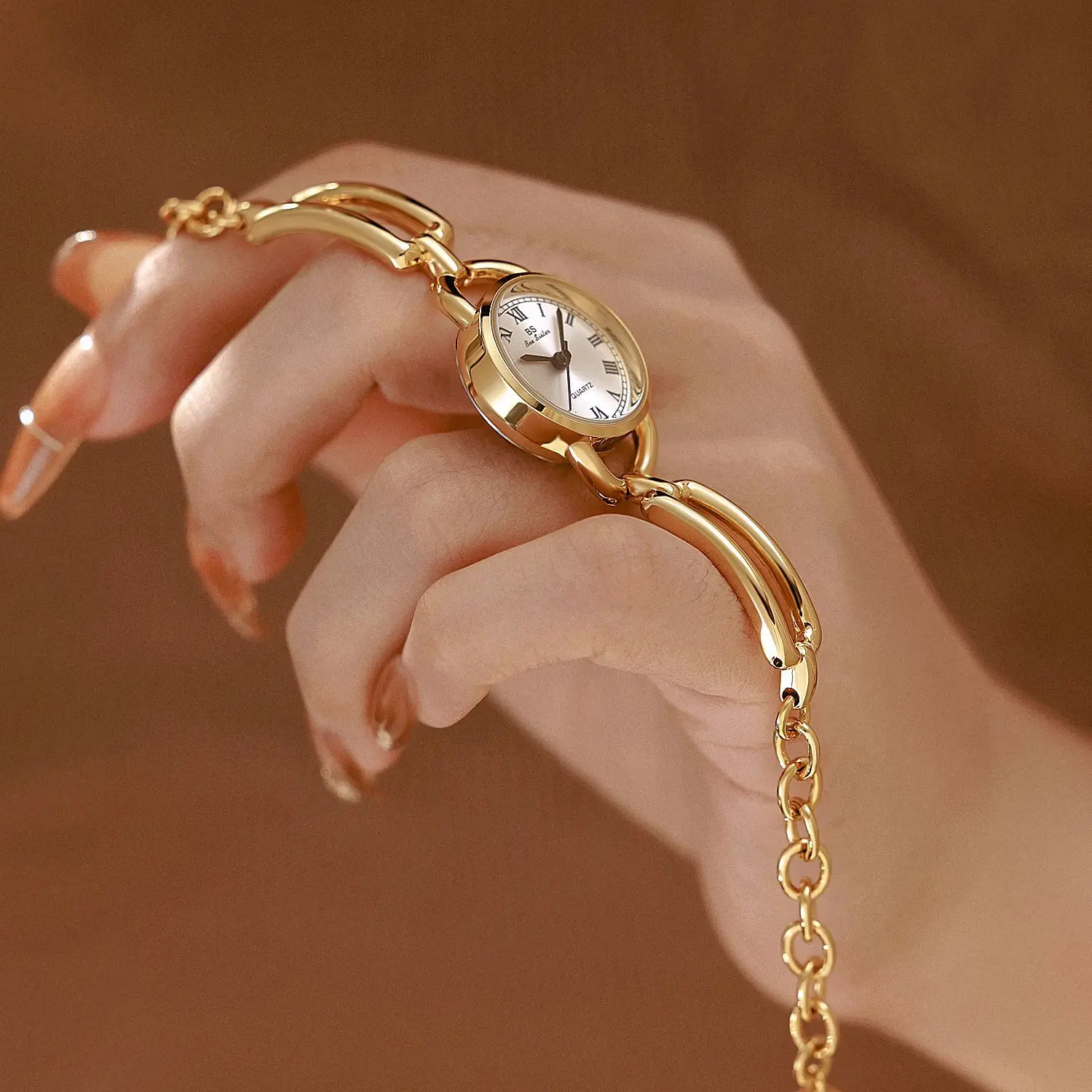 Reloj retro calado para mujer con números romanos, esfera pequeña, pulsera retro refrescante y veraniego, reloj de pulsera genuino para mujer, regalo