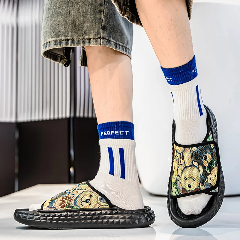 Caminar Confort Diseñador de lujo Zapatillas de casa ligeras de moda Zapatillas de verano Zapatos para hombre Sandalias de playa casuales Diapositivas al aire libre