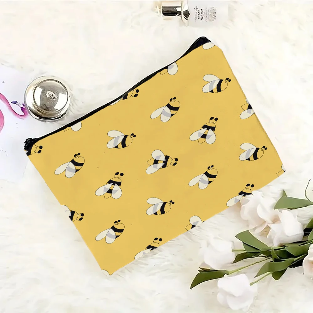 

1pc Yellow Cartoon Bee Print Makeup Storage Bag Portable Zipper Pouch Easy Access Toiletry for Women Daily Use