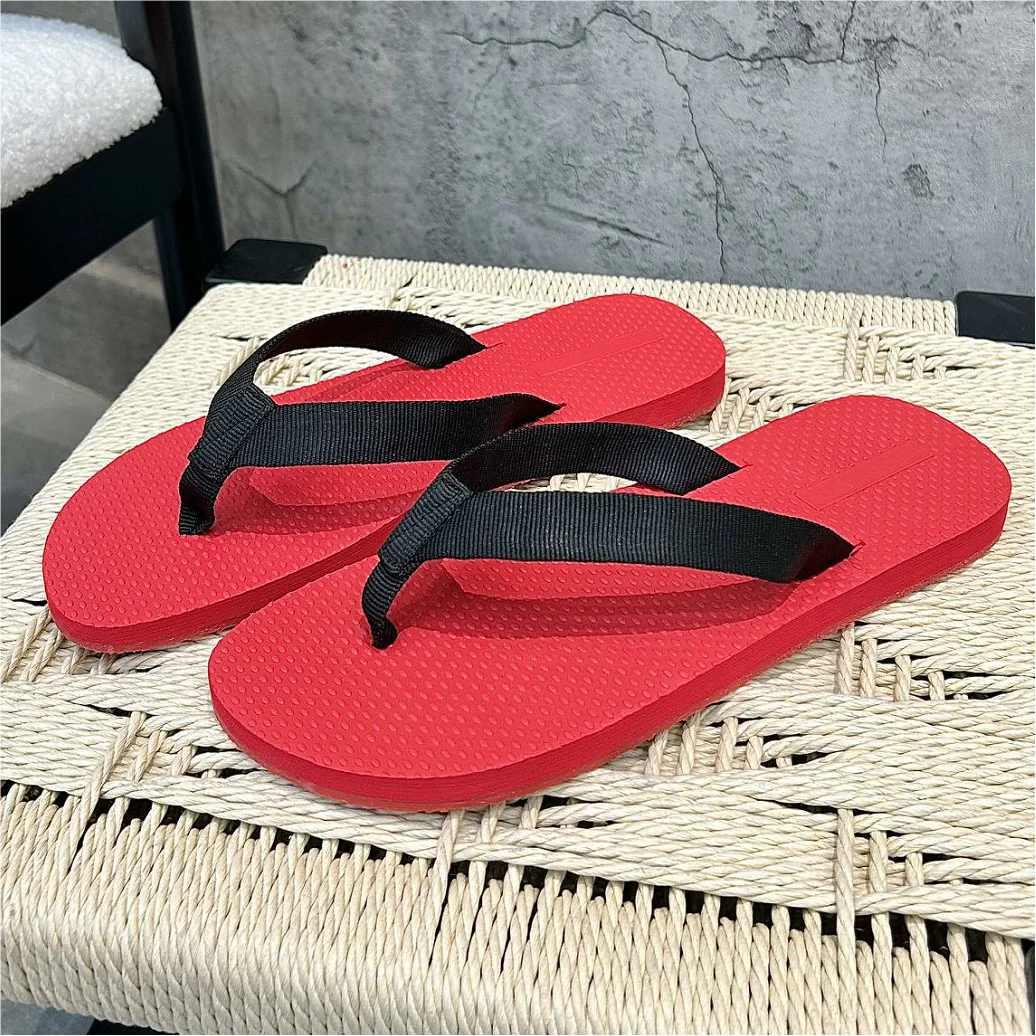 

2025 New Flip Flops Flat Beach Shoes Women Slippers Split Toe Red Sole Designer Summer Dress Shoes Women Vacation Walking Shoes