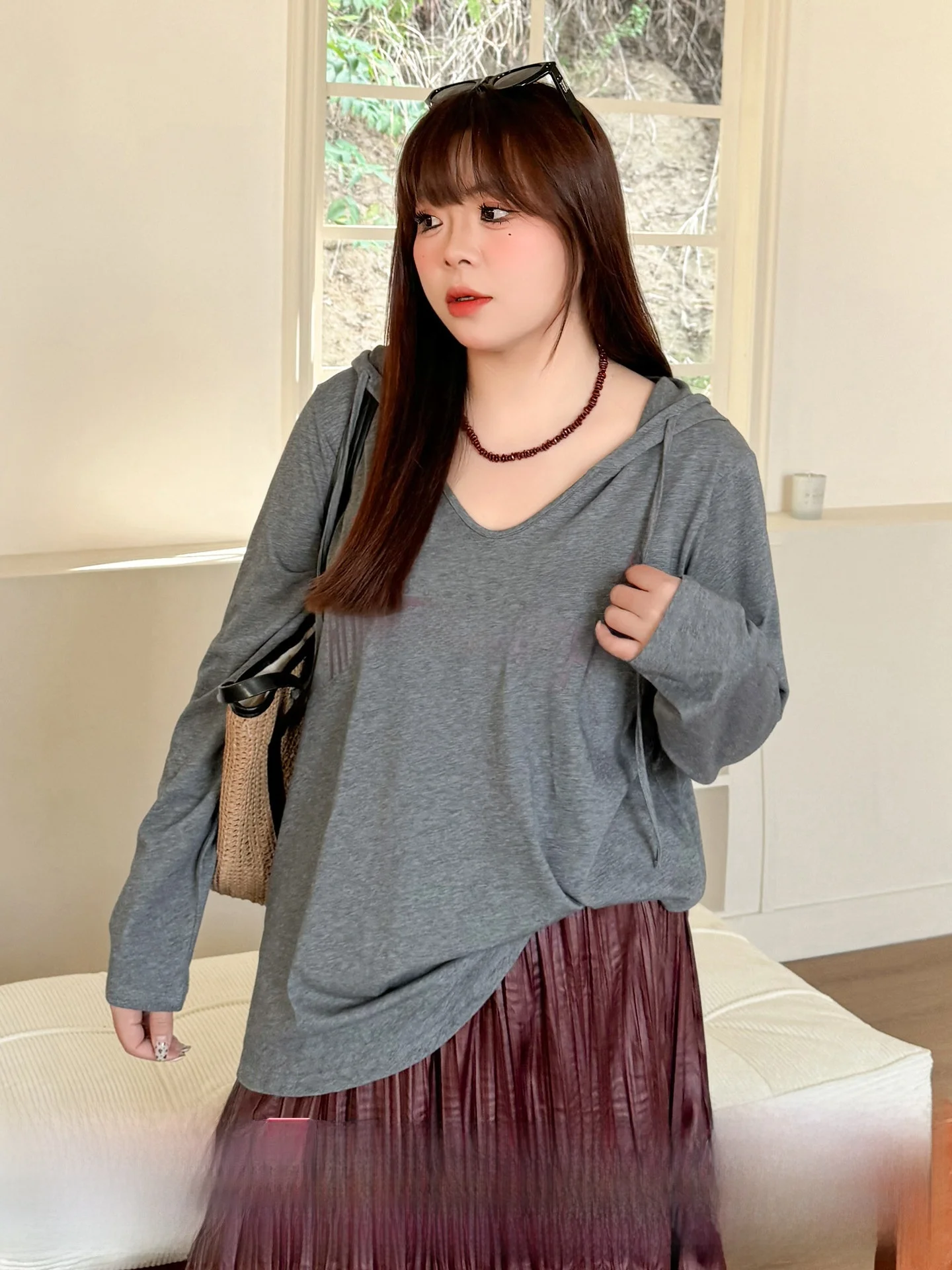 

Женская футболка больших размеров в корейском стиле, весенняя, с длинным рукавом, V-образным вырезом, с буквенным принтом, повседневная, удобная, хлопковая.