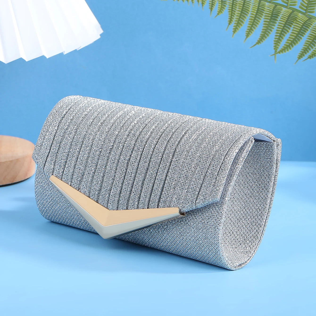 حقيبة سهرة عصرية جديدة أنيقة ذات ثنيات لحفلات الزفاف وحفلات الزفاف وحقيبة يد أنيقة بكتف واحد وسلسلة كروس