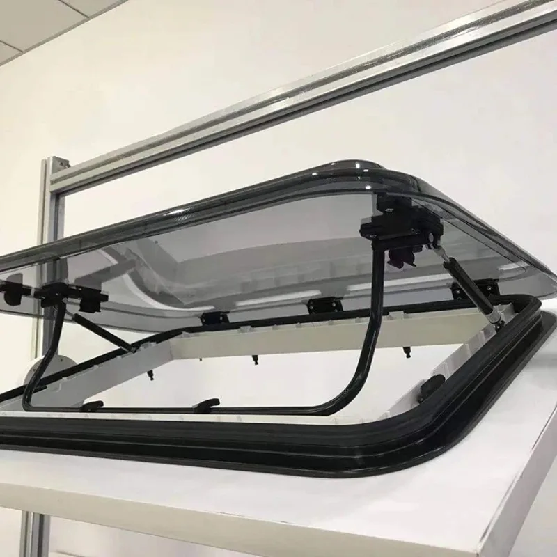 نافذة شاحنة التخييم المستخدمة RV كوة 800 * 500 مم فتحة سقف بديلة مع إطار من الألومنيوم #4