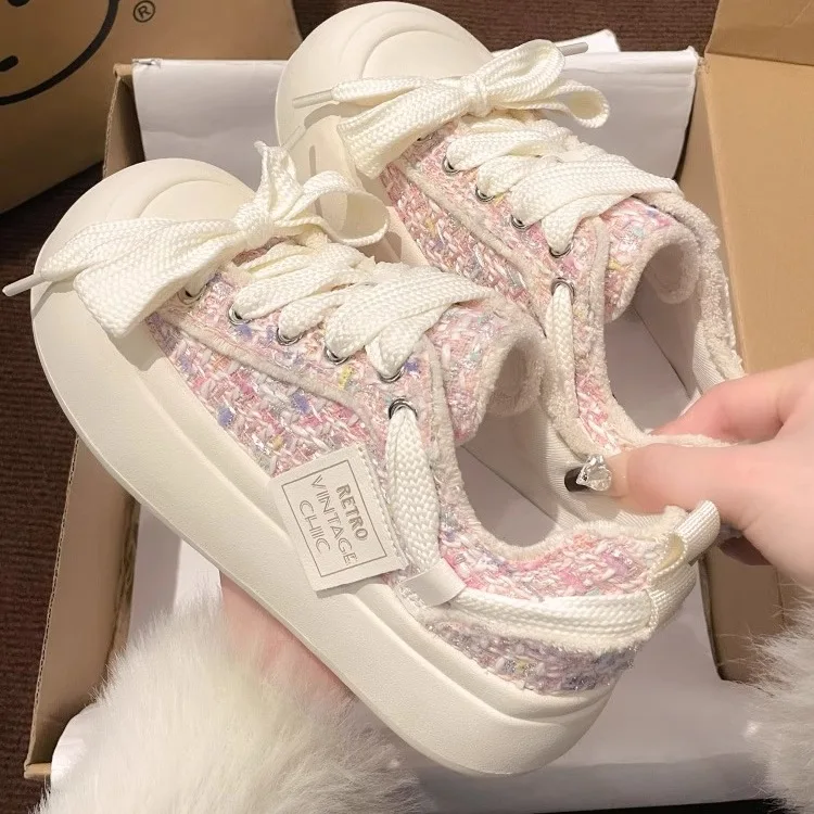 White shoes women's versatile thick soled big toe bread shoes 2025 spring new fashionable board shoes