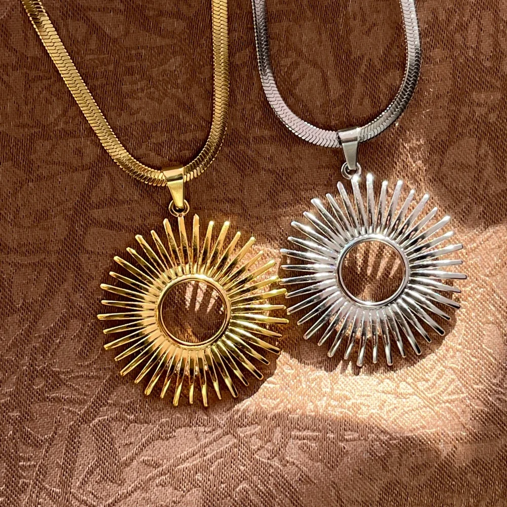 Stainless Steel New Retro Exaggerated Metal Large Flower Long Necklace Irregular Gold Plated Flat Blade Snake Chains Coliers