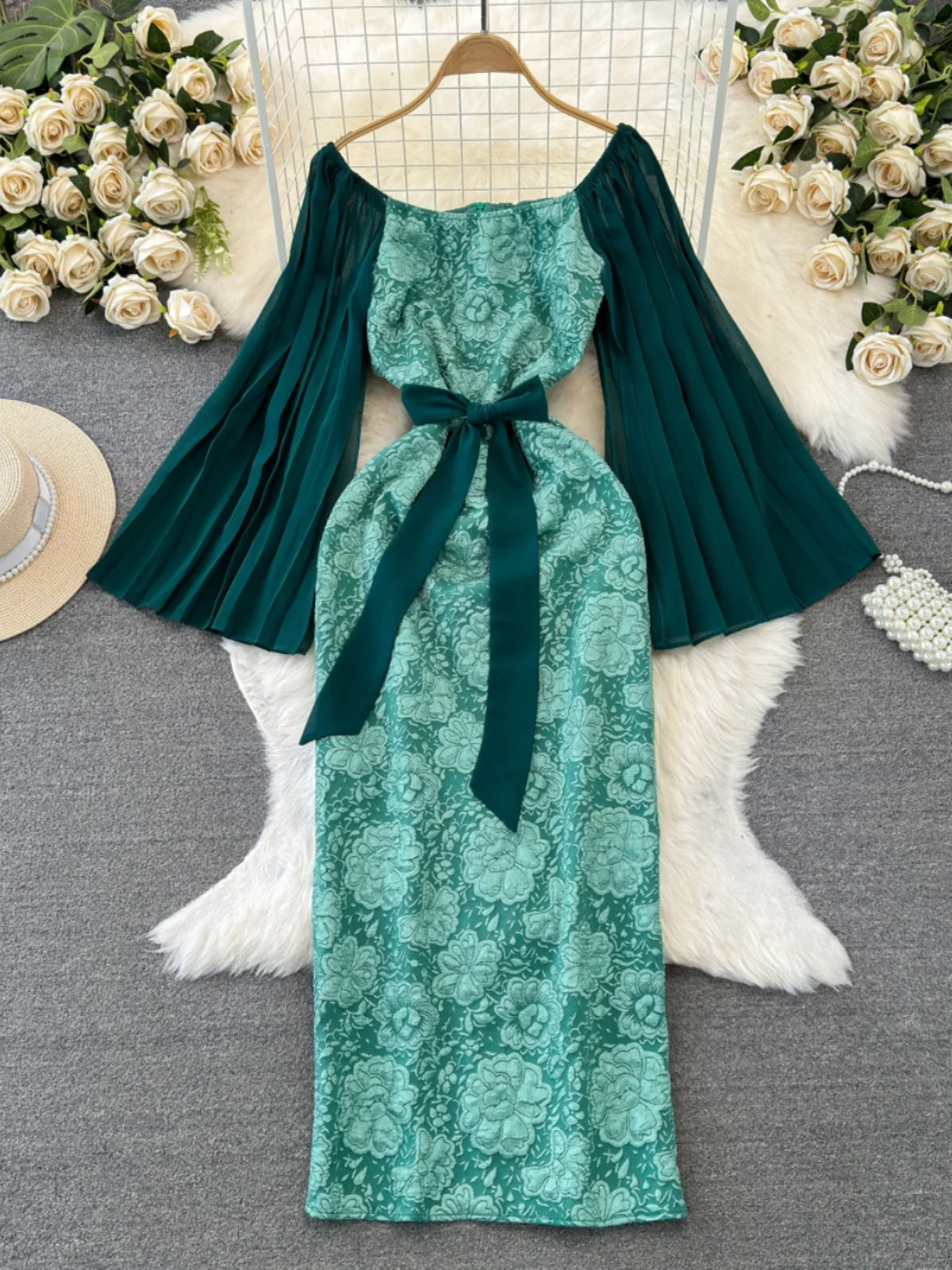 Vestido E de Manga Longa com Gola Quadrada, Saia em Camadas com Bordado Floral e Cinto Modelador para Jovens Mulheres