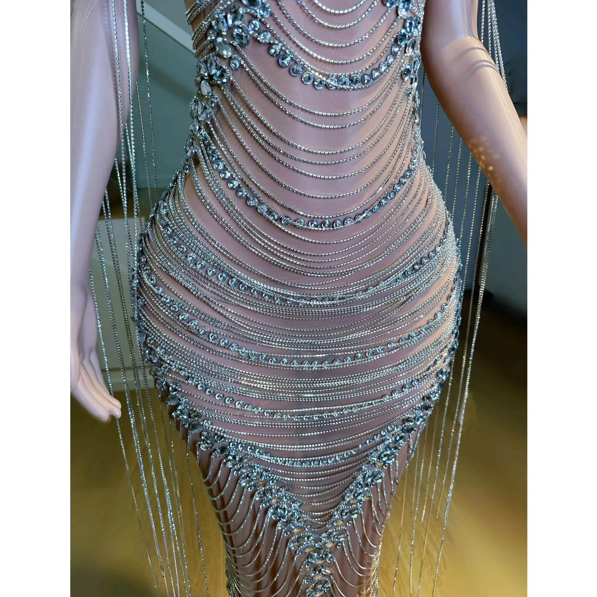 

European and American sexy silver nude chain mesh hip dress birthday party light luxury dress annual meeting professional wear