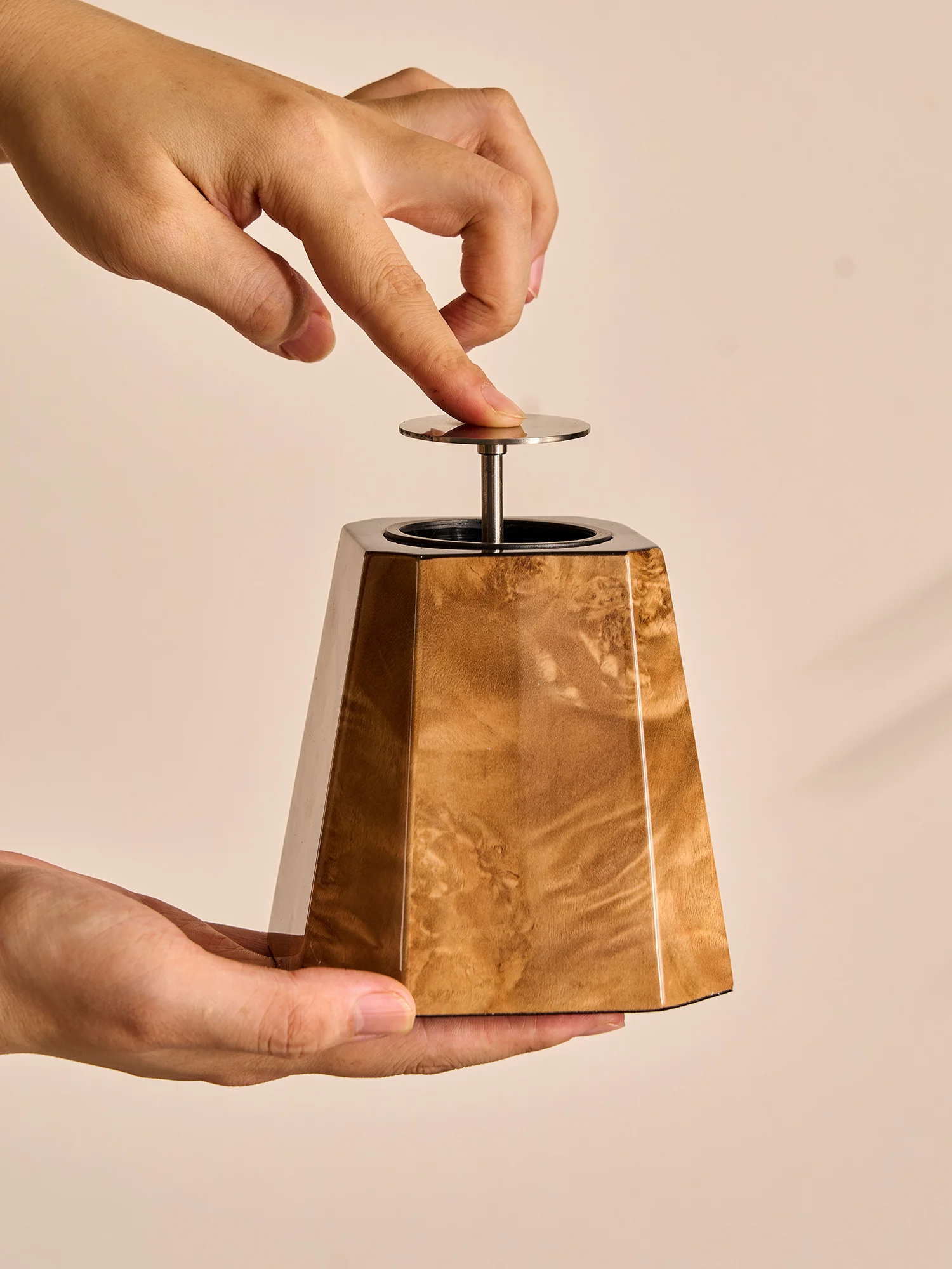 

Retro Aesthetic Tooti Box Decorative Villa Coffee Table Aosphere Sense Living Room Decorative Sculpture Resin Material