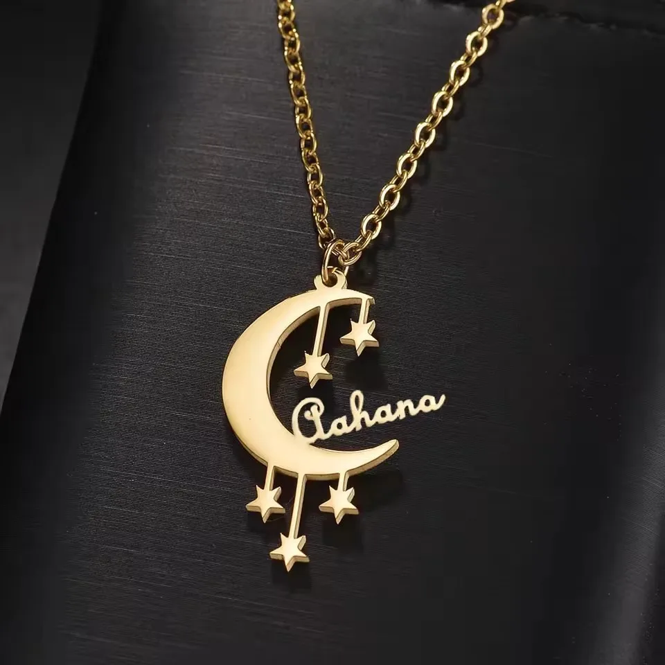 

QICAI ожерелье с именем на заказ, персонализированные ювелирные изделия из нержавеющей стали, цепочка с луной и звездой, подвеска с именной табличкой для женщин, ювелирные изделия, подарки