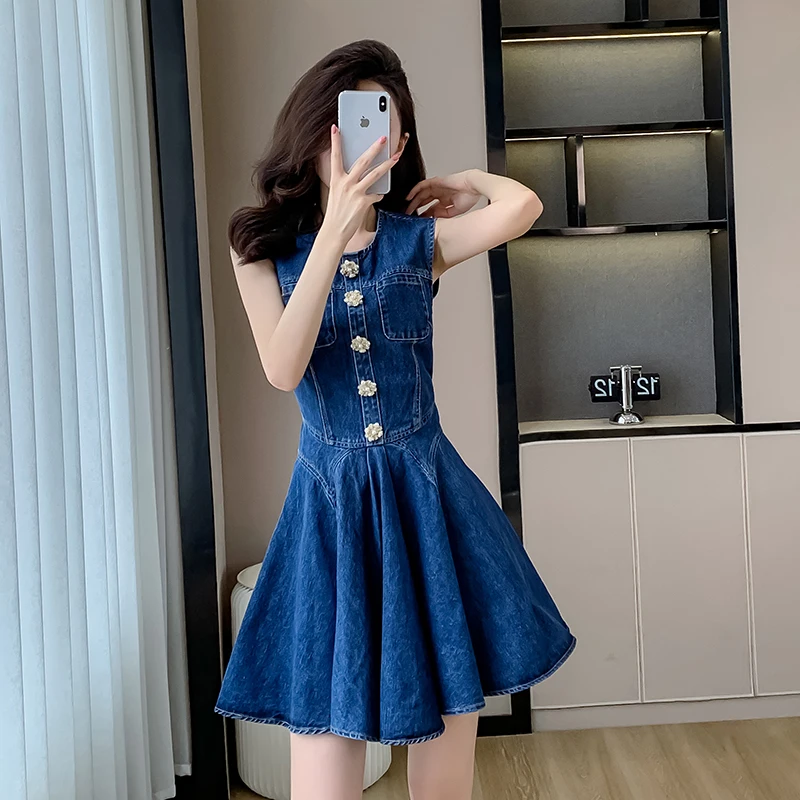 2024 New Runway Summer Cute Denim Short Dress Fashion Women Round Collar Sleeveless Large Buttons Slim Pleated Sweet Mini Dress