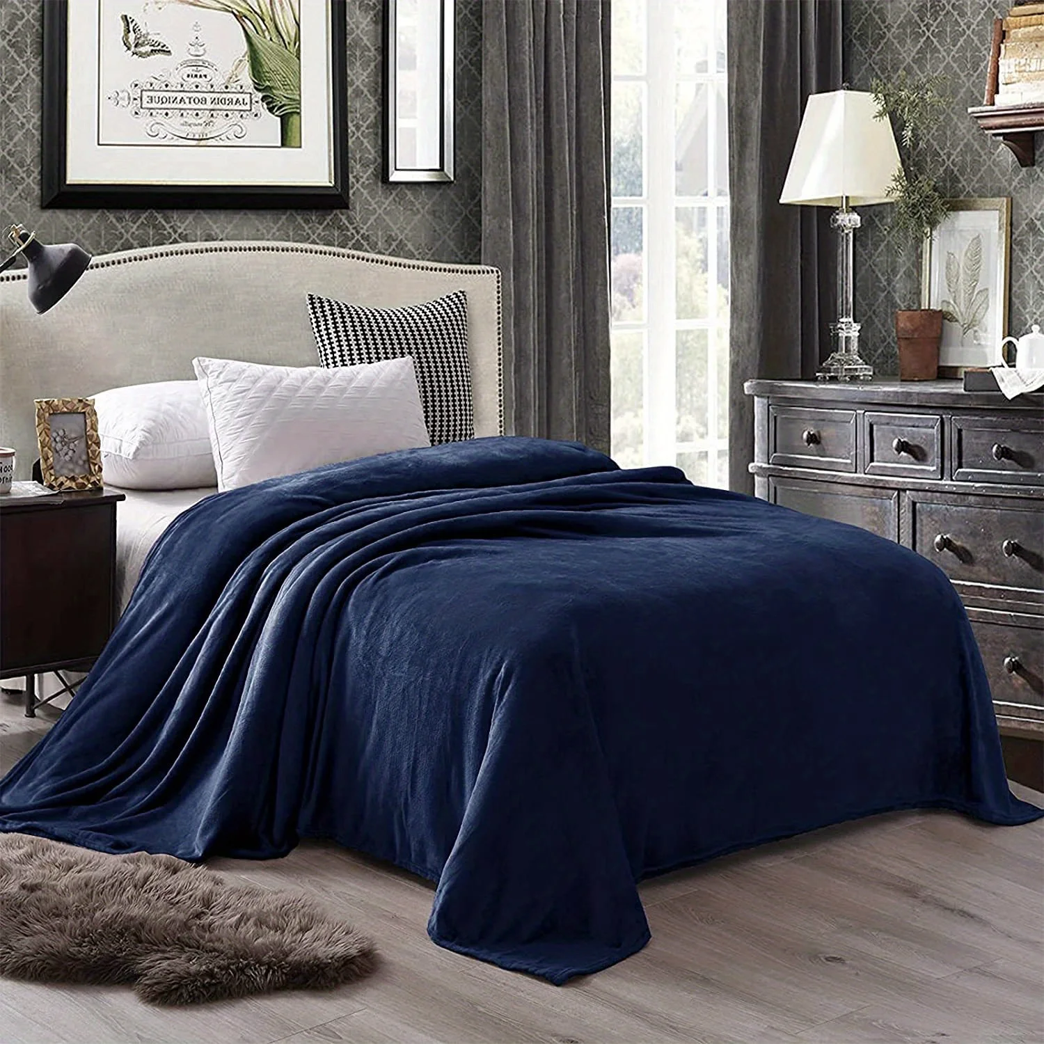 Soft Gray Fleece Blanket Cozy Living Room Throw Cover Warm Home Decor Gift for Relaxation Sofa Bedding Winter Comfort