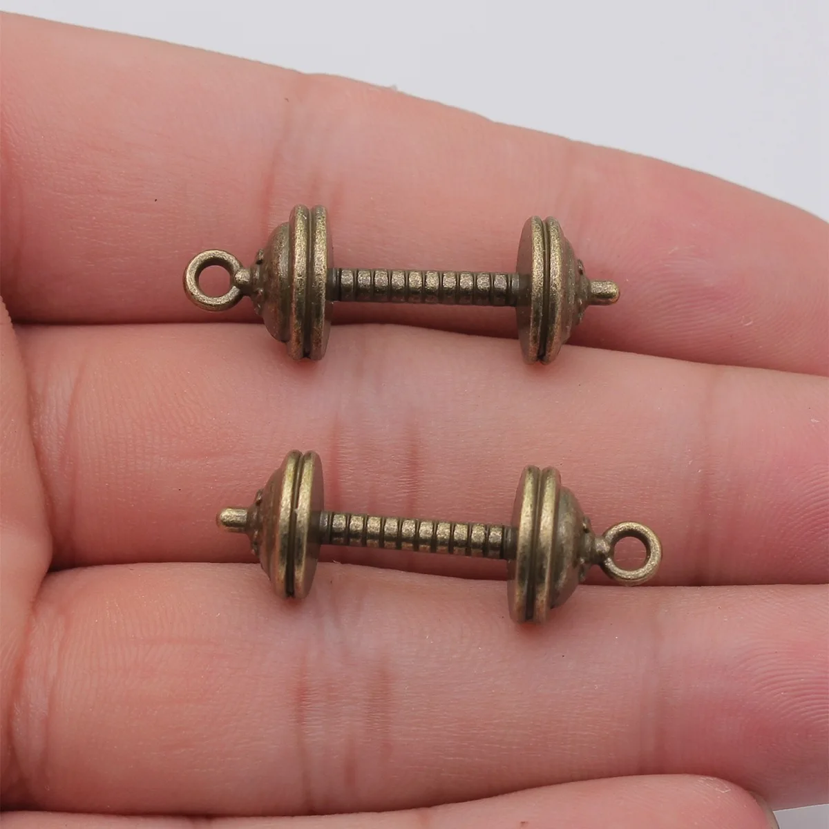 Colgante vintage con dijes de gimnasio y deportes: mancuerna y patín para atletas, fitness, suministros para la fabricación de joyería hecha a mano