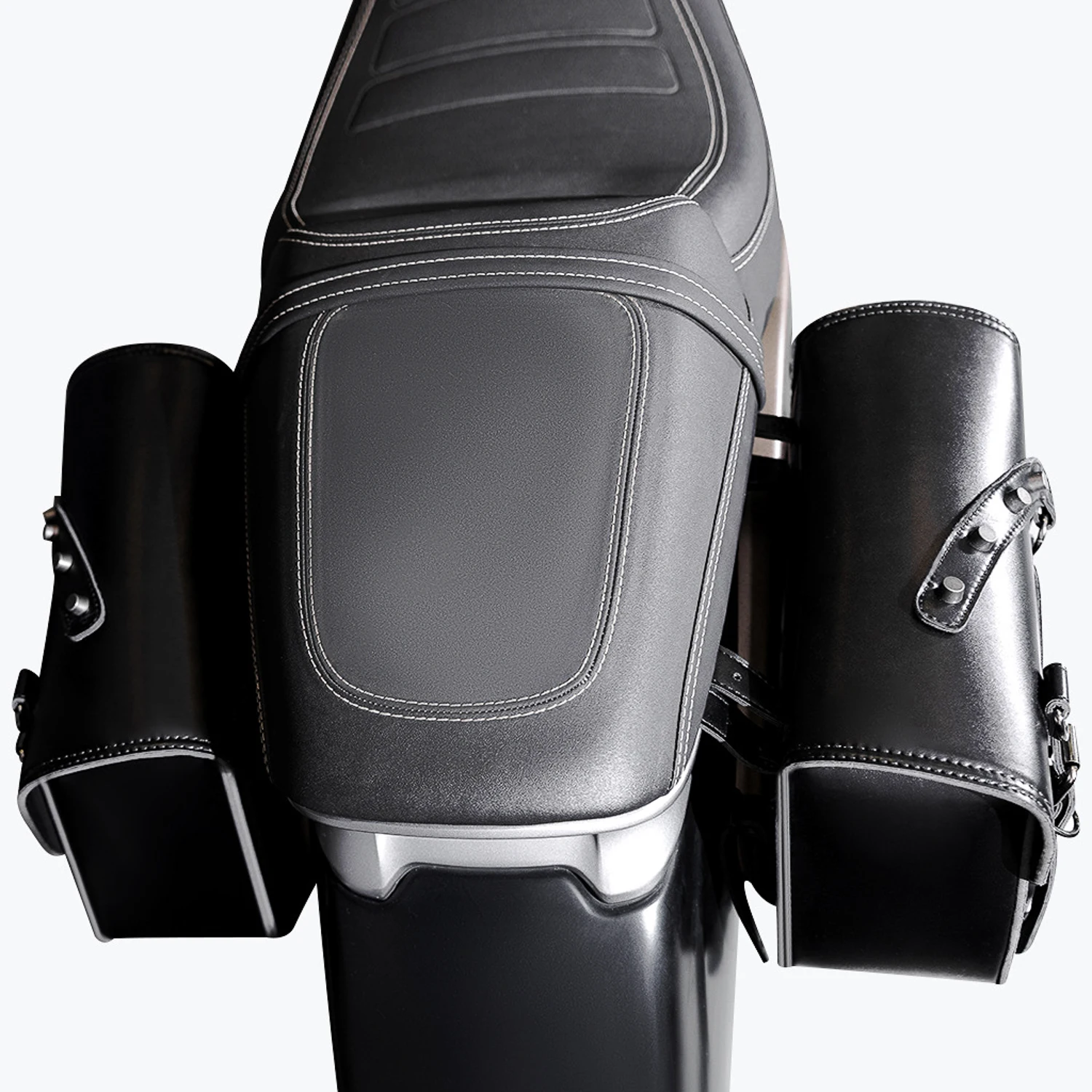 2Pcs Motorcycle Saddlebags Skull Studded Side Luggage Bags with Combination Lock for Harley Chopper Cruiser Bobber