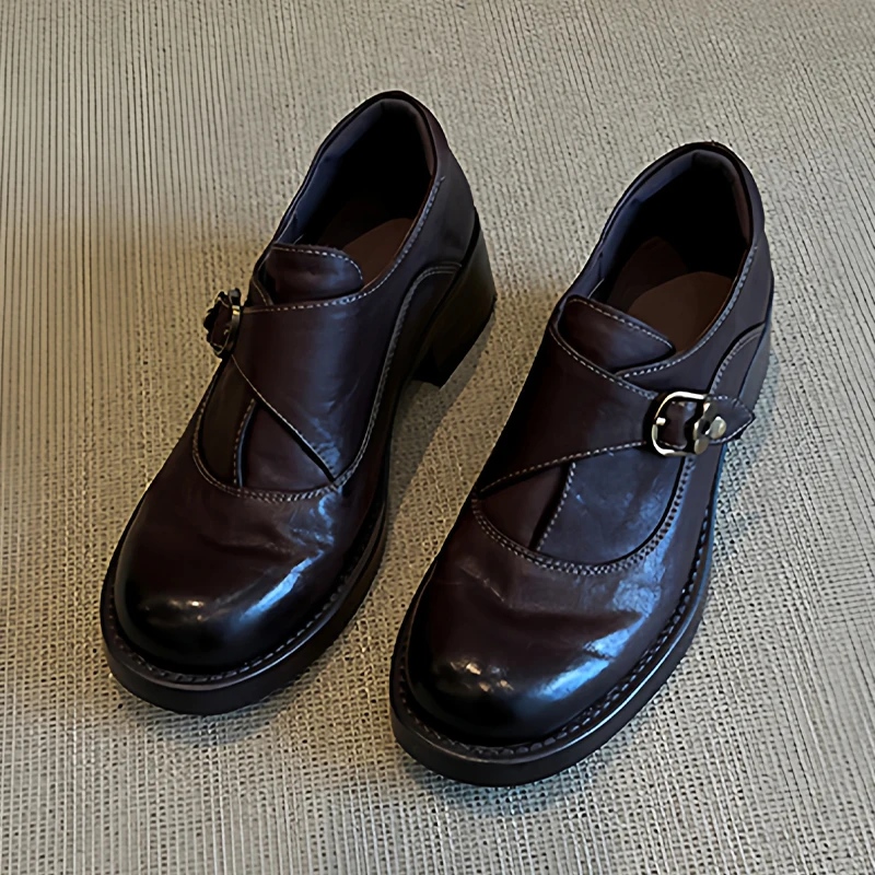 عالية الكعب النساء أحذية خفيفة بدون كعب مكتنزة موضة أحذية رياضية جديدة فاخرة الخريف مضخات 2025 فستان مصمم الجلود Chaussure فام