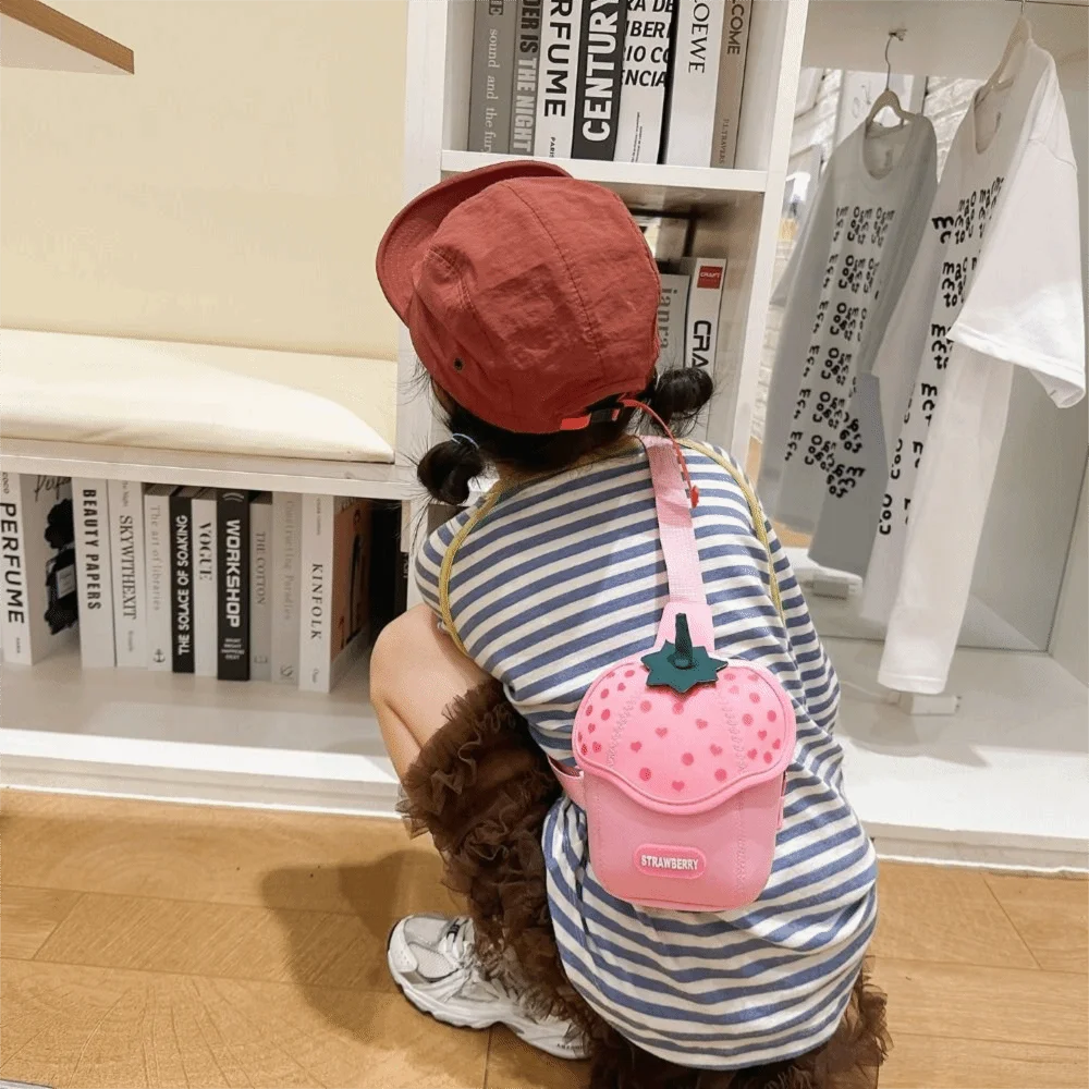 

Детский рюкзак с клубникой, детская сумка через плечо с фруктами и героями мультфильмов, легкая большая вместительная нагрудная сумка для студентов, детский сад