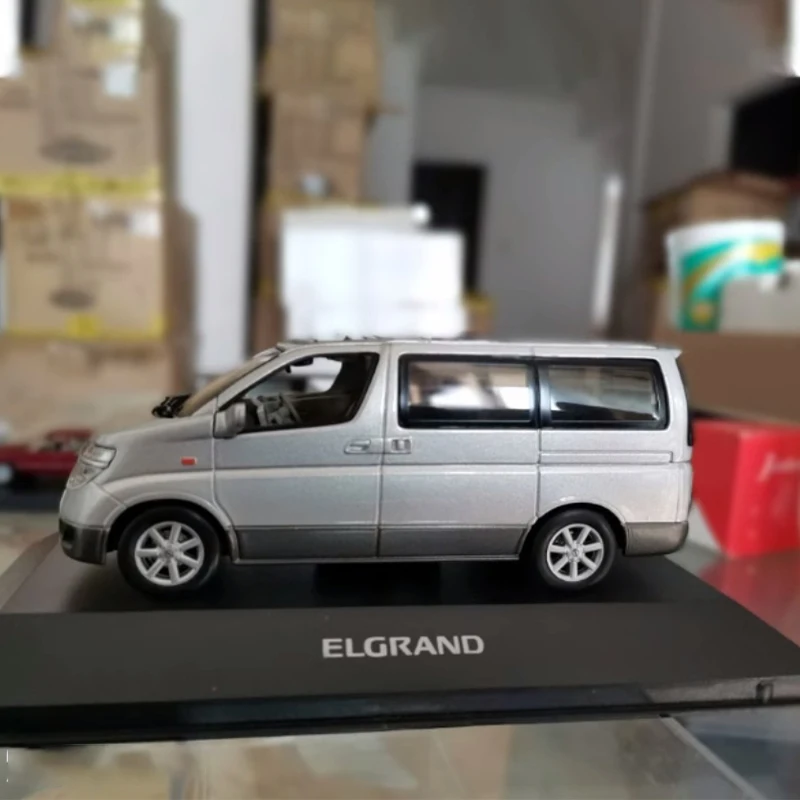 Diecast 1:43 skala Nissan ELGRAND MPV pojazd użytkowy symulacja aluminiowy model samochodu wyświetlacz kolekcjonerski prezent pamiątkowa dekoracja