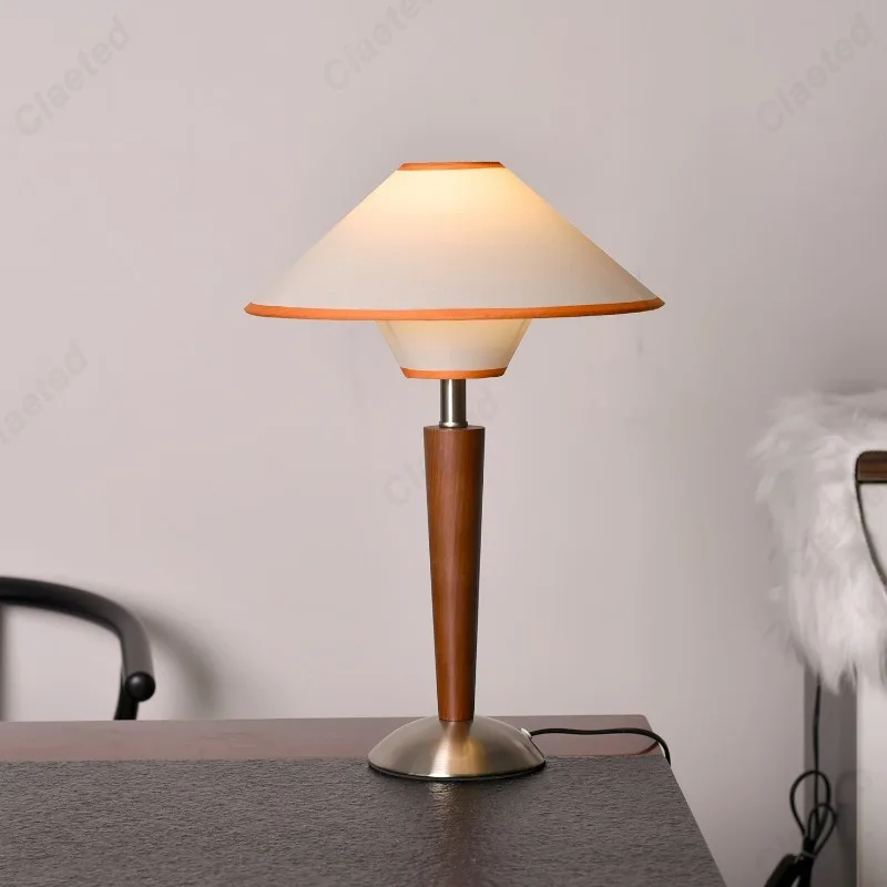 Retro Simple LED Advanced Solid Wood Desk Lamp Study Bedroom Bedside Decorative Atmosphere Lighting Lamps