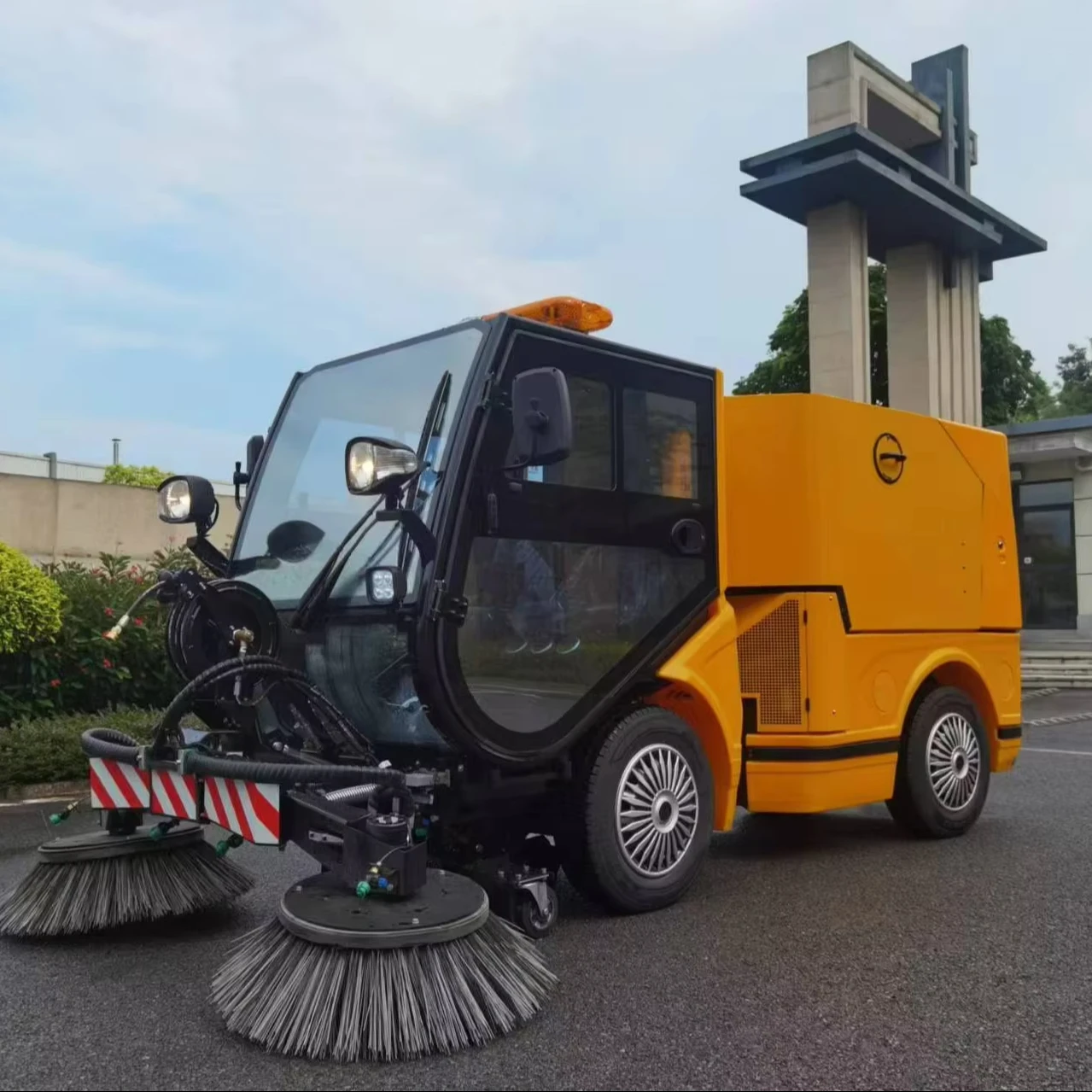 Customized Electric Industrial Floor Sweeper Swiffer Sweeper Floor Road Sweeper