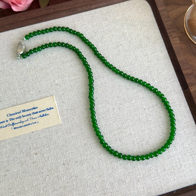 2026Summer Green Handmade Beaded Choker Necklace Light Luxury Design Clavicle Chain Jewelry 2025 Fashion Accessory