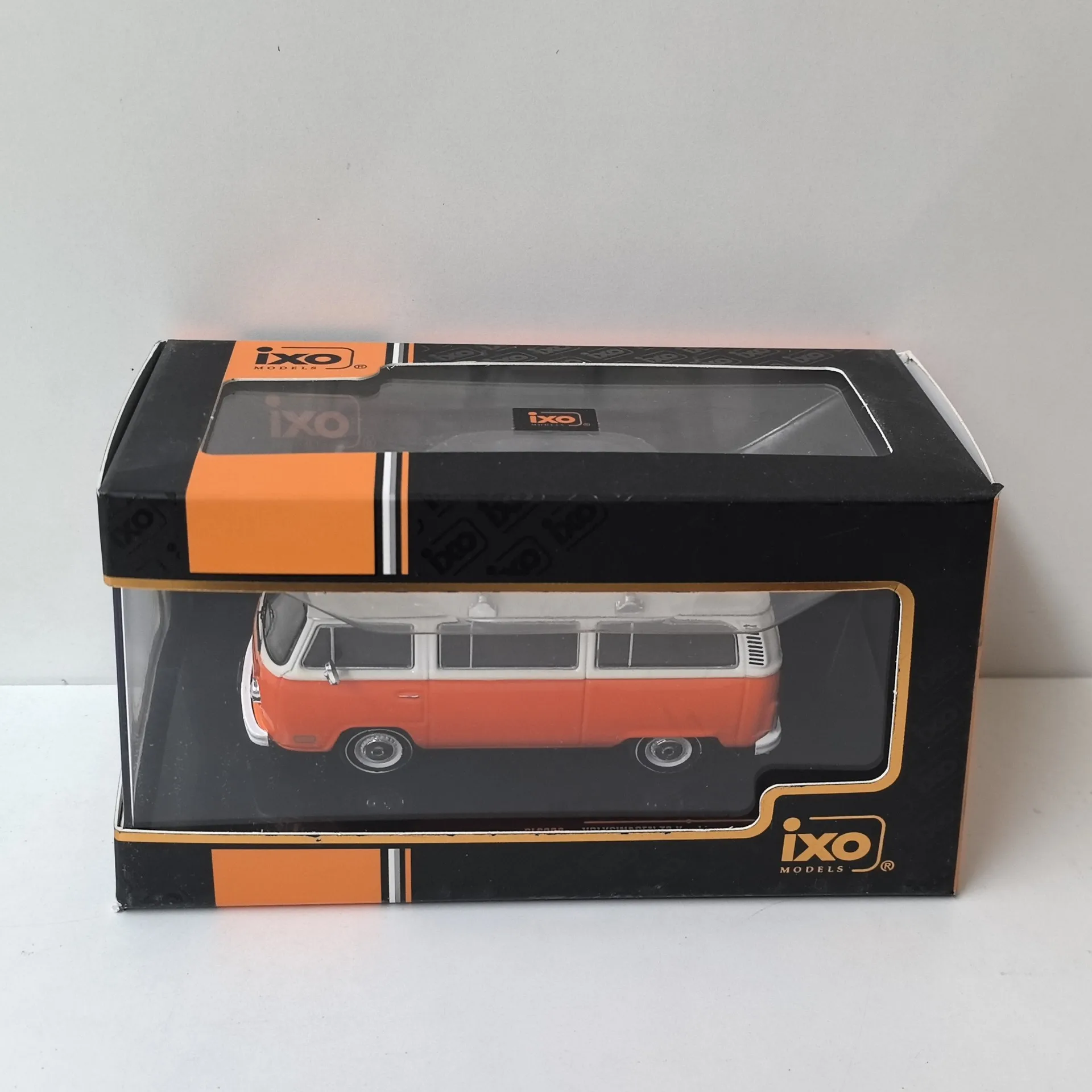 

Diecast IXO 1/43 Scale VW T2 KOMBI 1975 VW Van Alloy Car Model Collectible Toy Gift Souvenir Display Ornament