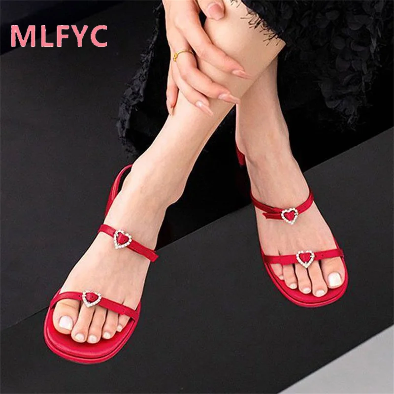 Diamond buckle slippers for women with thick heels and sandals for summer casual beach comfort
