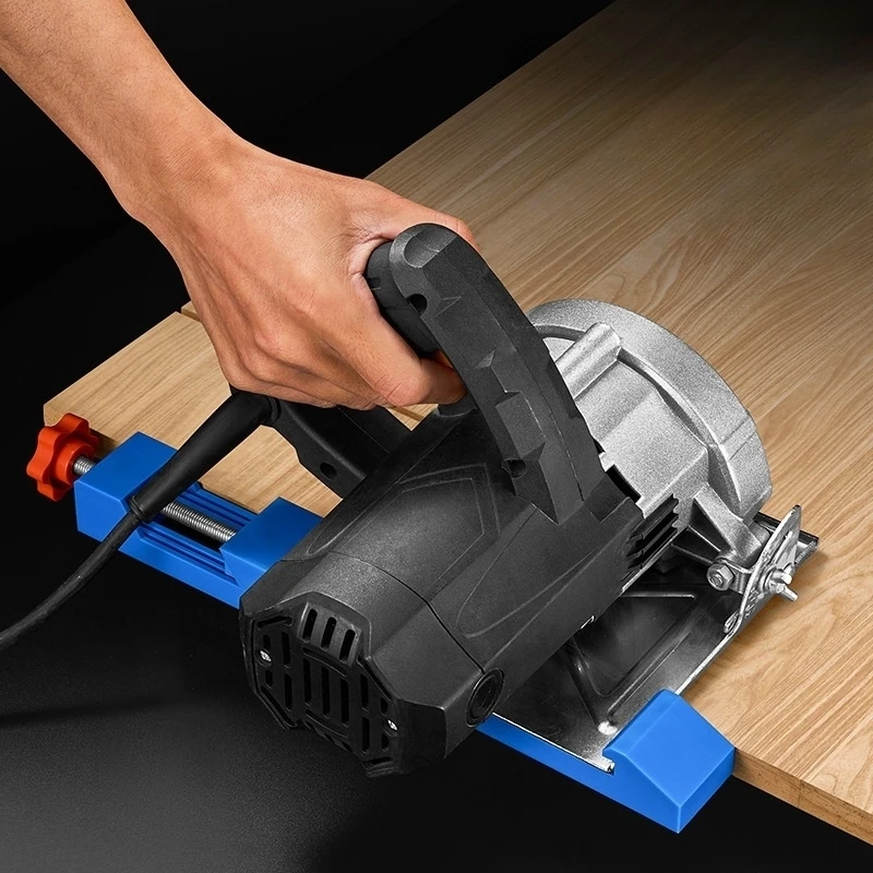 

Регулируемое быстрофиксирующее приспособление для электрической циркулярной пилы. Точная резка по дереву. Приспособление для быстрого фиксации. Прецизионные задачи для фрезерования.