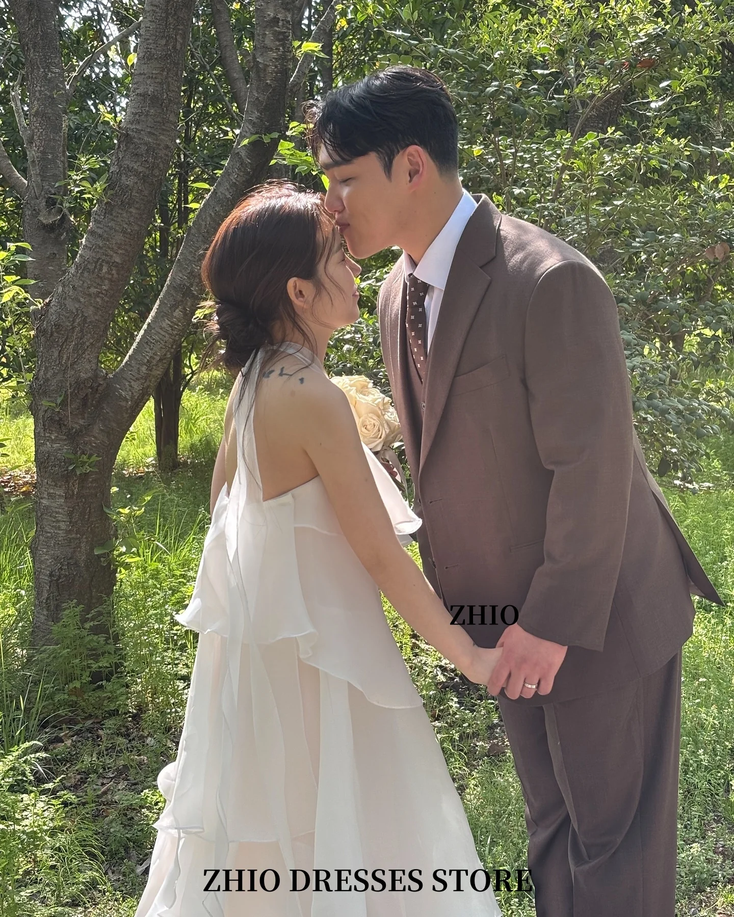 ZHIO فستان زفاف نسائي فضفاض أبيض الطبقات فستان زفاف كوري خارجي لالتقاط الصور فستان زفاف بدون أكمام فستان طويل مخصص