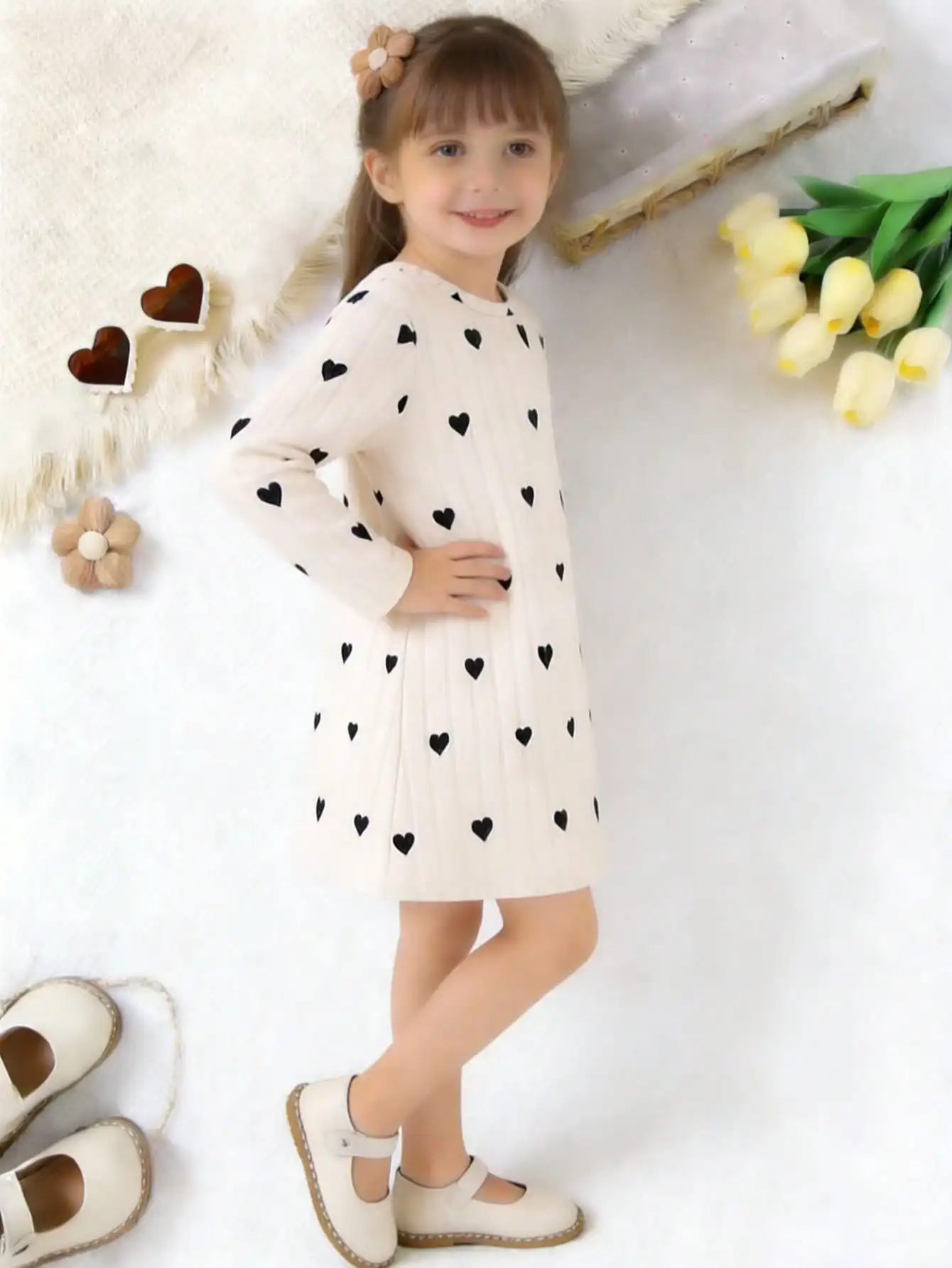 Lässiges Kleid mit Rundhalsausschnitt, langen Ärmeln und herzförmigem, bedrucktem Achselschweißstreifen, beliebter Stil, geeignet für den täglichen Gebrauch auf Reisen. – Detail 6