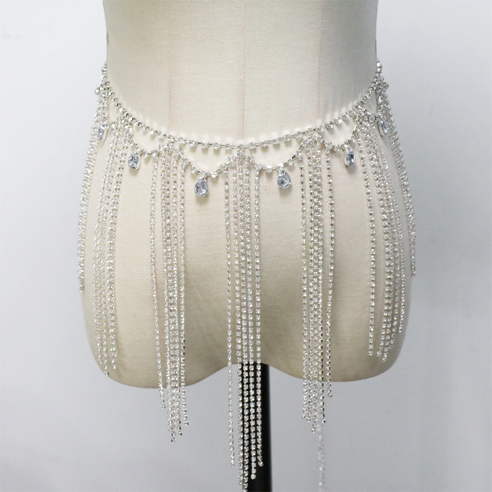 Europäischer und amerikanischer sexy Strass-Quasten-Taillenkettenrock für Damen, vielseitiger Party- und Nachtclub-Rock im Spicy-Girl-Stil. – Detail 2