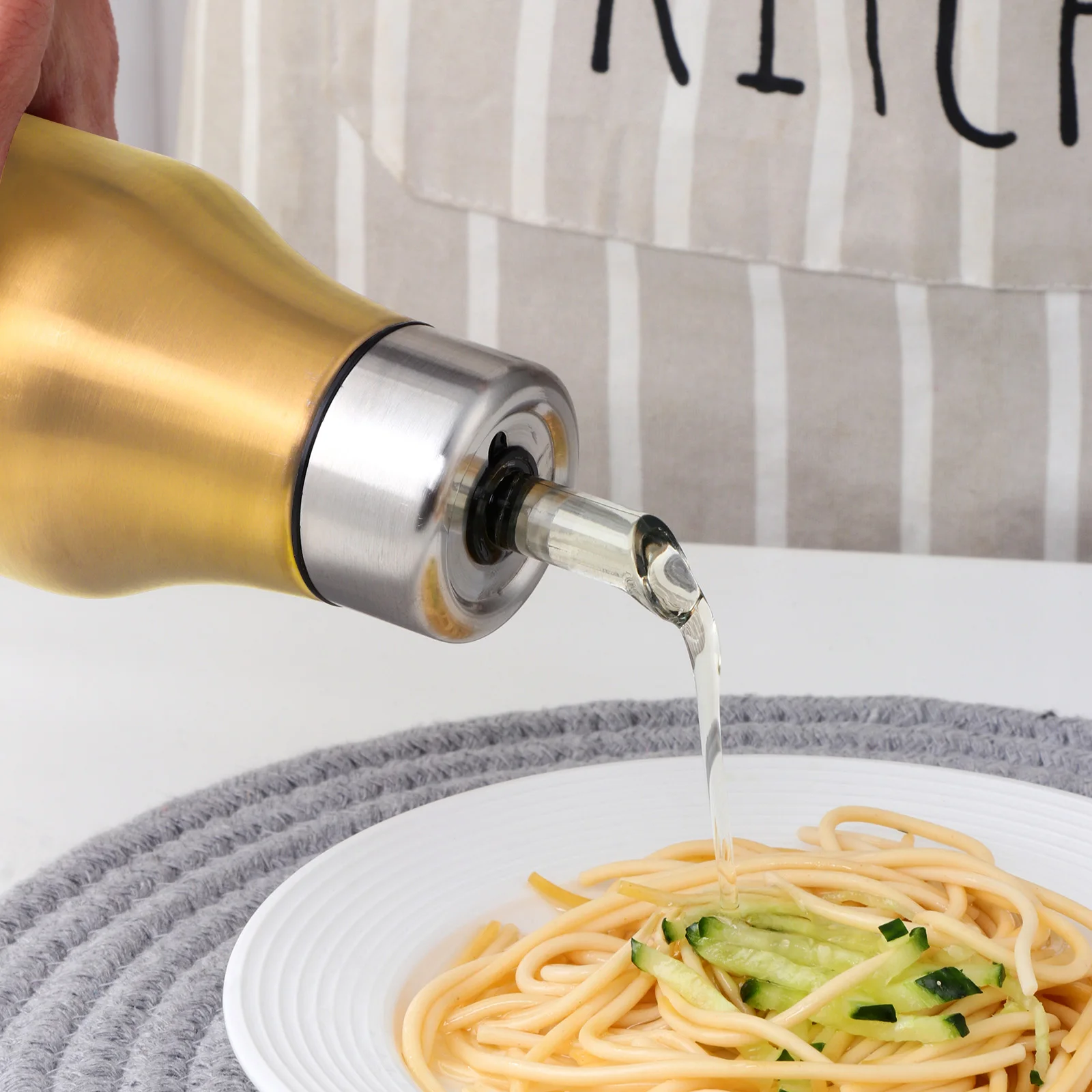 18/10 Stainless Steel Leak-proof Oil Dispenser Bottle Pot Oiler Spice Jar Sauce Vinegar Dust-proof Bottle Kitchen Accessories