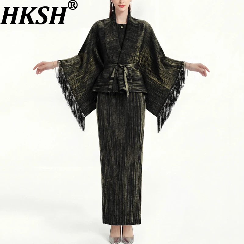 

HKSH Women Elegant Two-piece Set Batwing Sleeves Tassel Chic Cape Oversized Coat Pleated Long Tank Dresses Spring Autumn HK21644