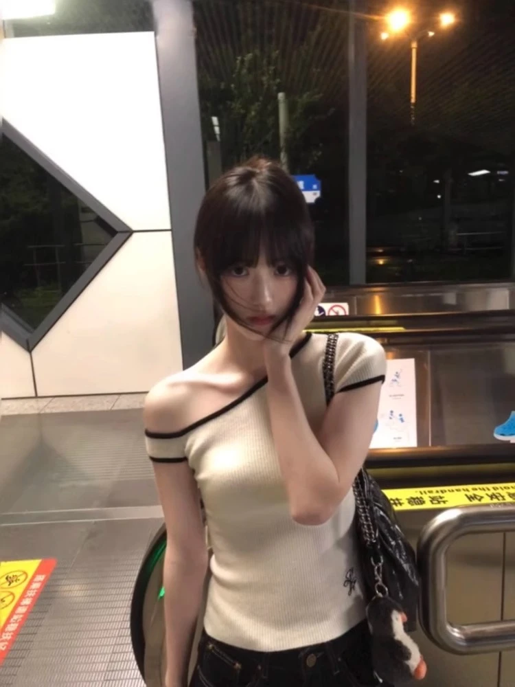 Y2k الجمالية محبوك التباين اللون الجنية بلايز المرأة Harajuku انحراف طوق اقتصاص تي شيرت الشارع الشهير Bodycon التطريز تيز