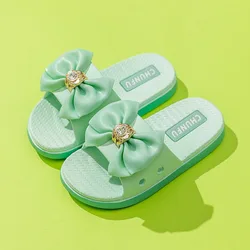 Pantofole da ragazza Estate Fiocco carino Abbigliamento esterno Moda Indoor Quattro stagioni Sandalo per bambini Kid Princess Bath Scarpe da casa con fondo morbido