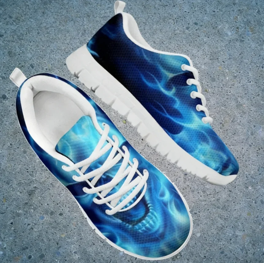 Zapatos informales para mujer con diseño de calavera de terror, calzado con estampado de fuego azul, calzado deportivo, zapatillas deportivas de malla transpirable para mujer