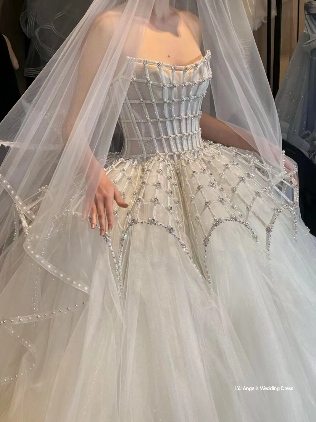 

Классическая свадебная фата с жемчугом и металлической расческой, фата в соборе, многослойная румяна, необходимый свадебный аксессуар