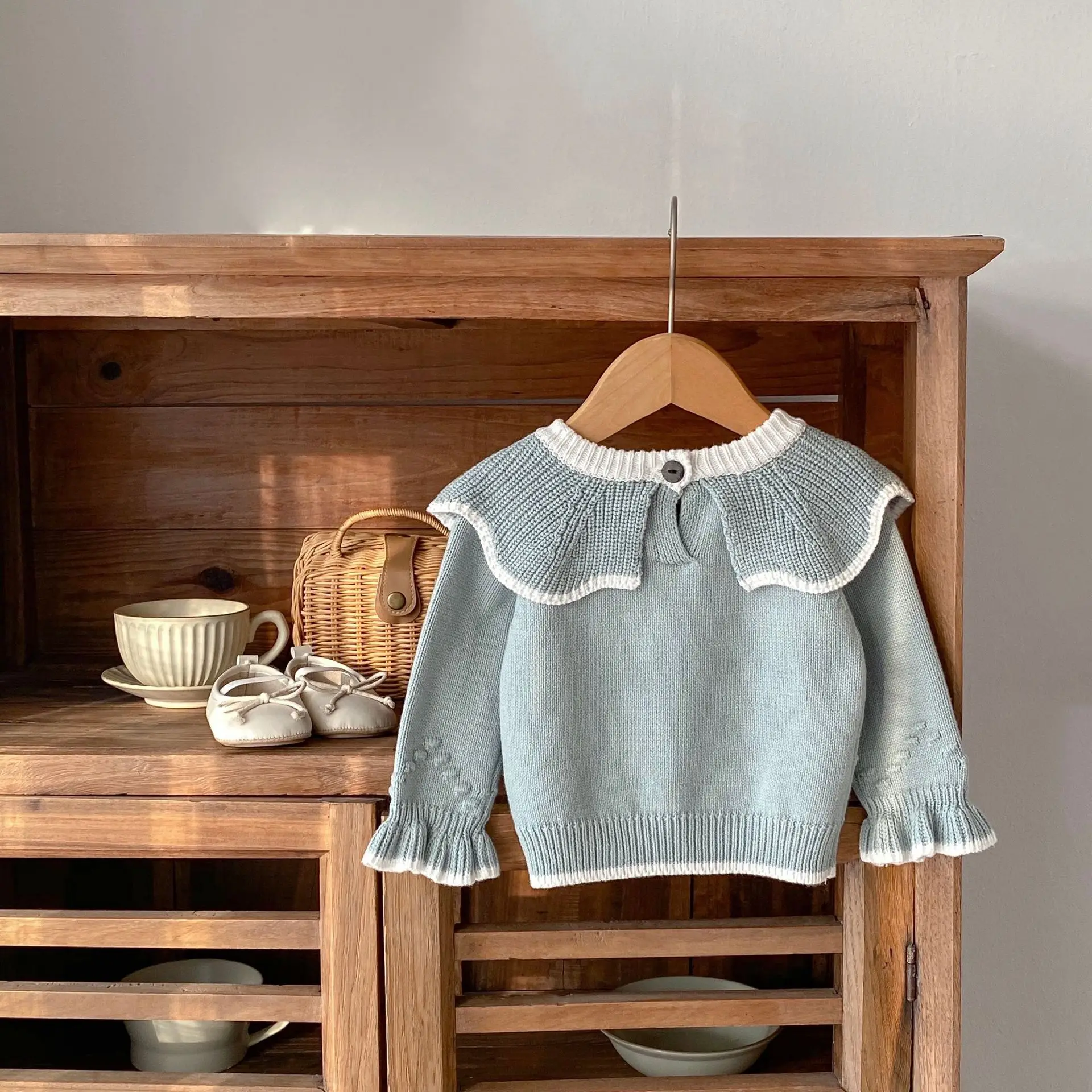 Autumn New Style Handmade Ball and Lotus Leaf Collar Pullover Sweater for Baby Girls, Knitted Sweater