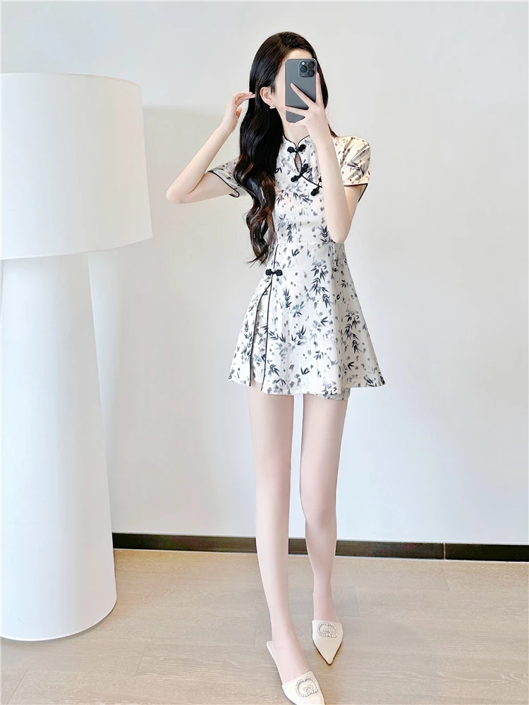 

Новый китайский летний комплект 2025: Ретро-костюм из двух предметов с эффектом утяжки на талии, с принтом в стиле тушью, из полиэстера.