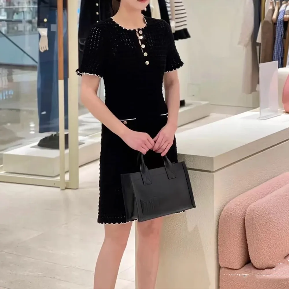 Vestido de Malha de Manga Curta com Renda Doce Estilo Europeu de Alta Qualidade com Conjunto de Dois Peças para Mulheres