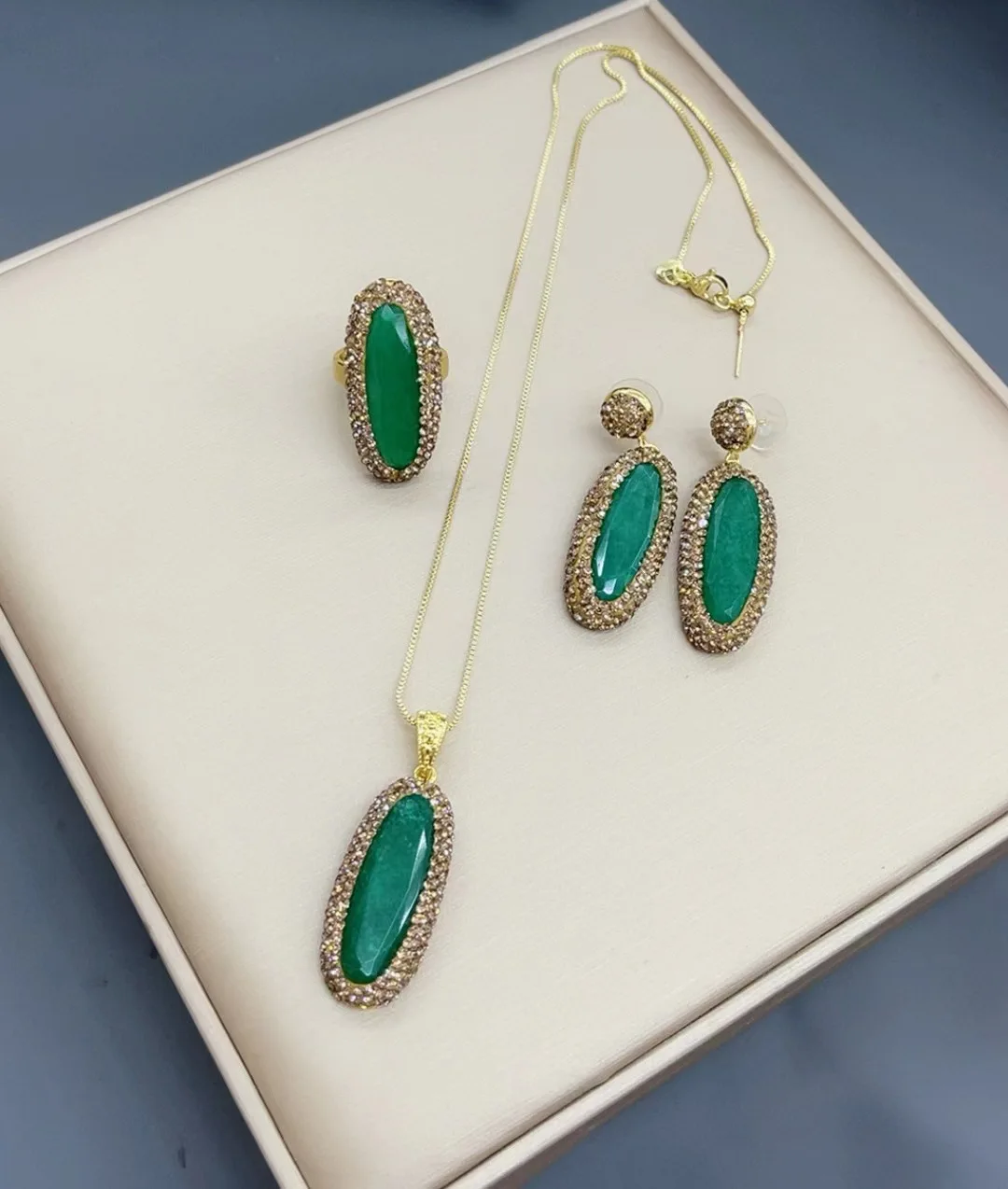 

Natural Green Jade Chalcedony Women Necklace Set European and American Style Fashion Personalized Party Dress Exquisite Jewelry