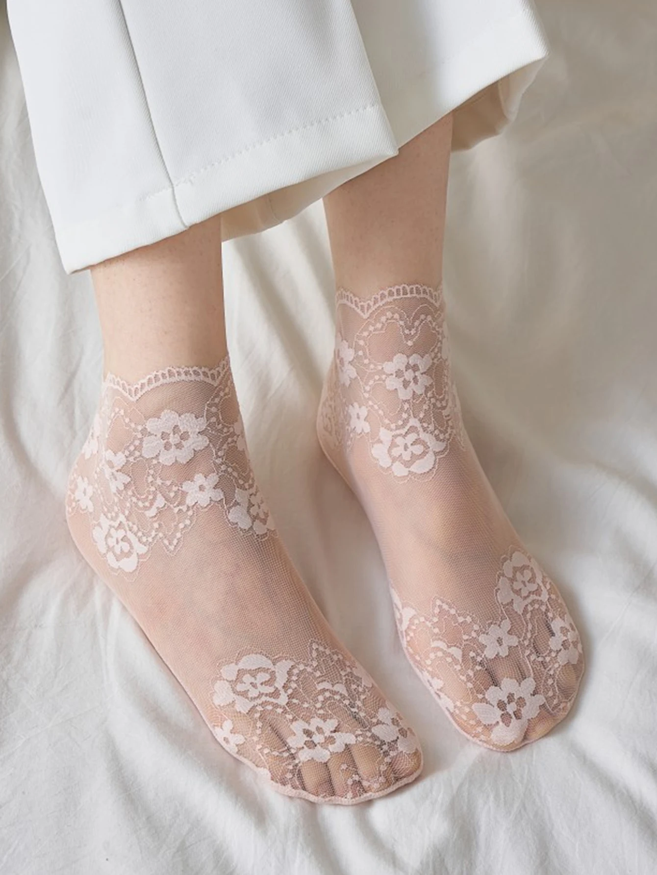 1/5 Paar modische Blumen-Mesh-Spitzensocken, unsichtbare transparente Tüllsocken, atmungsaktive, rutschfeste, flache Socken für Damen – Detail 4