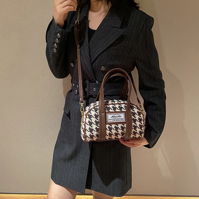 Houndstooth Women's Bag 2023 Spring Y2K Shoulder Bag Check Tote Bag Luxury Designer Handbag Woolen Cloth Bowling Messenger Bag