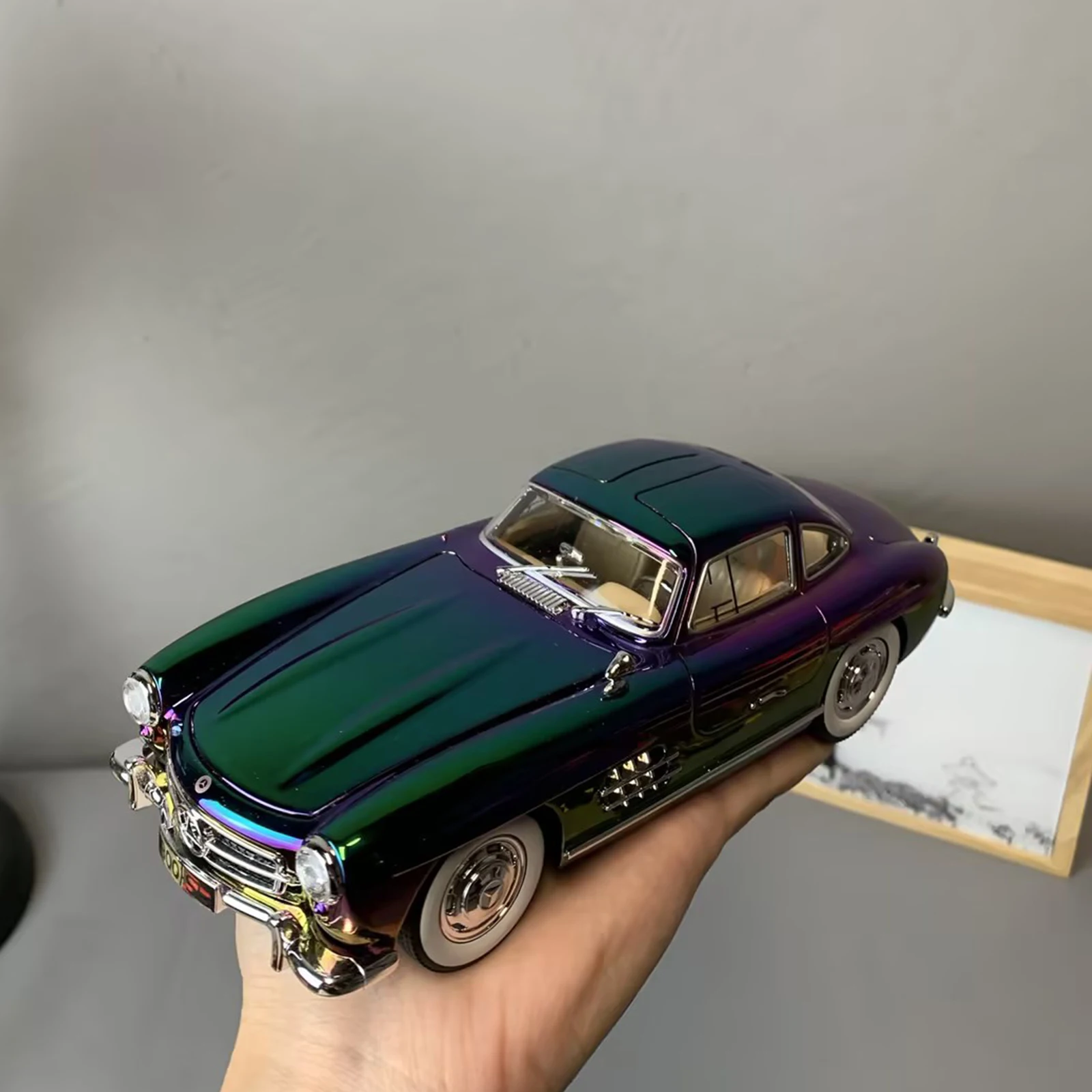 1/24 Benz 300SL Electroplated Version Alloy Car Diecast Metal Model Collect Hobby Model Ornaments Gift For Boys