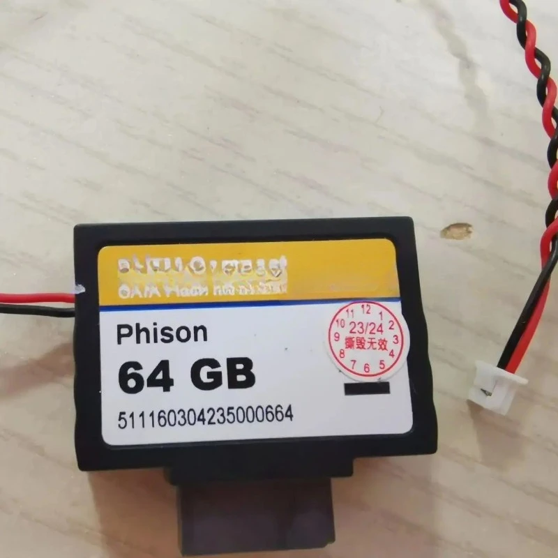 

Твердотельный накопитель TH58TFG9DFKBA8K 64 ГБ SVFM SATA Flash Phison Satadom