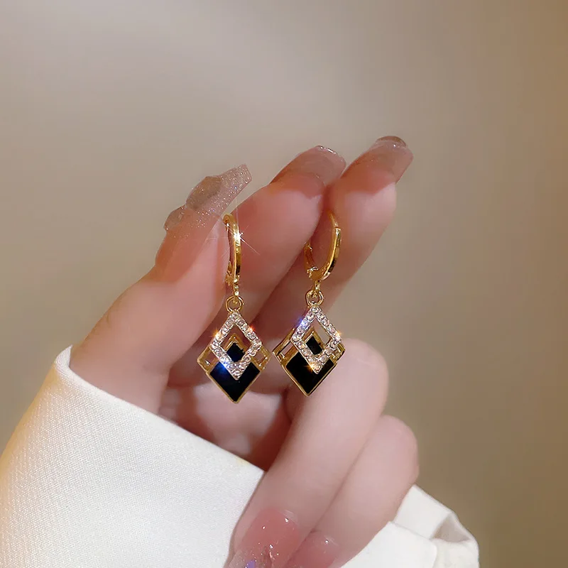 Hollow Out Metal Rhombus Dangle Earrings for Women Crystal Black Enamel Oil Golden Color Geometry Drop Earrings Hoop Jewelry