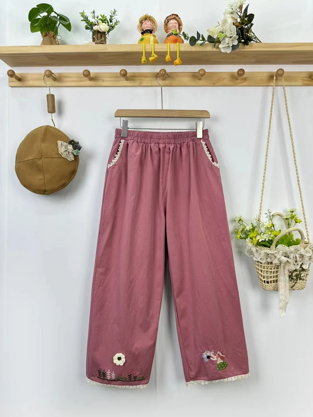 Retro haftowane spodnie typu harlan z koronkowym wykończeniem, luźne, z elastyczną talią, proste, długość 7/8, bawełniane, słodkie, idealne na wiosnę.