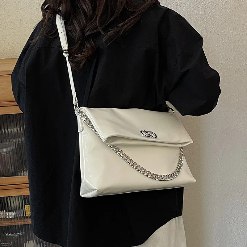 Trendy crossbodytas met ketting 2025, nieuw voor dames, casual opvouwbare schoudertas, lichtgewicht tas met grote capaciteit voor dagelijks gebruik