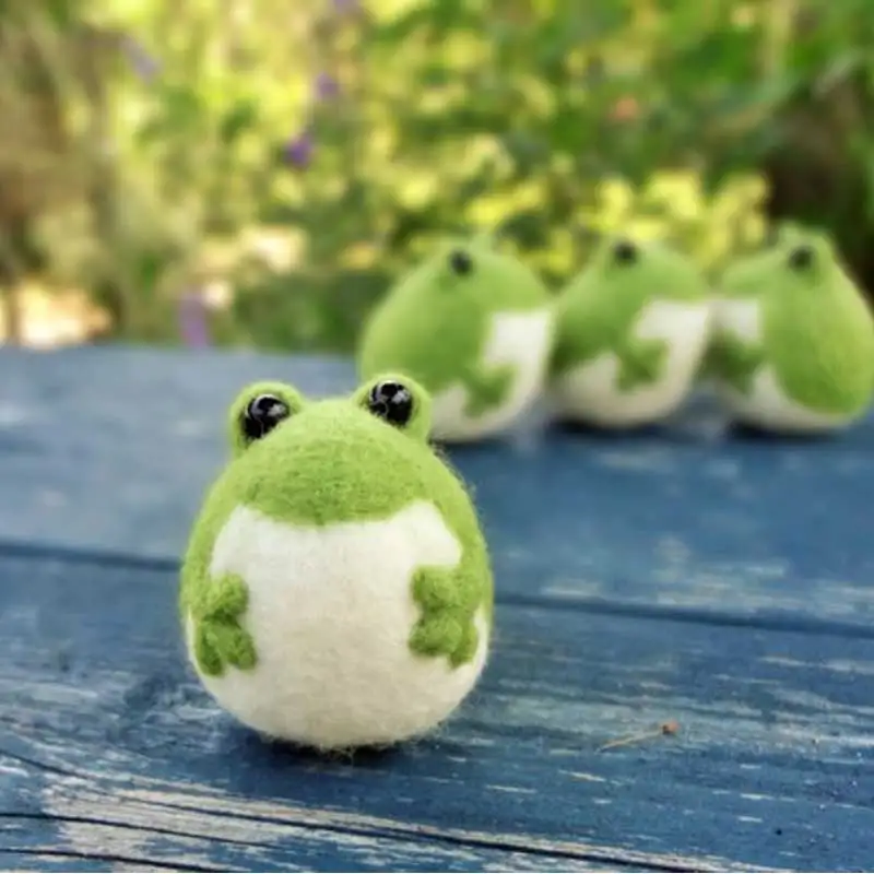 Non-Finished Felt kit Lovely Frog Animal Wool Needle Felt Toy Doll Wool Felting Poked Kit DIY Handmade Doll Toy