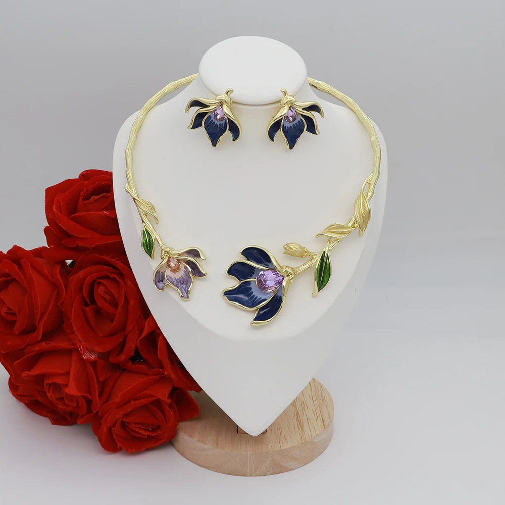 

Новый очаровательный комплект женских украшений в форме цветка, модный дизайн, ожерелье и серьги с фиолетовыми цветочными орнаментами, подарок на праздничную вечеринку