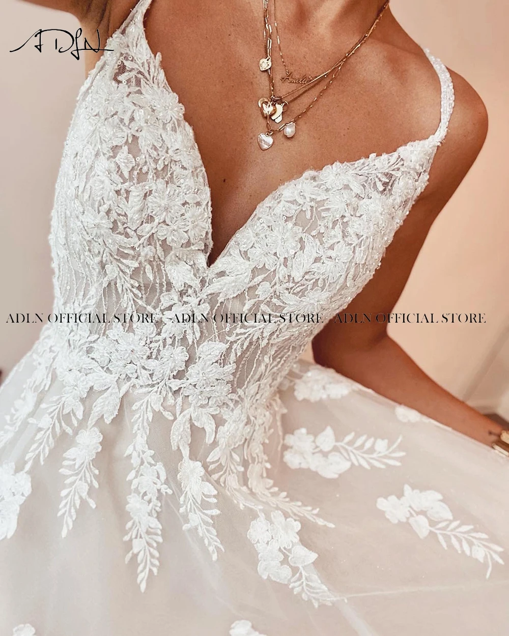 Charming Flowy A Line Tulle Wedding Dress with Spaghetti Straps Lace Bridal Gown Church   trouwjurk Robe de mariee