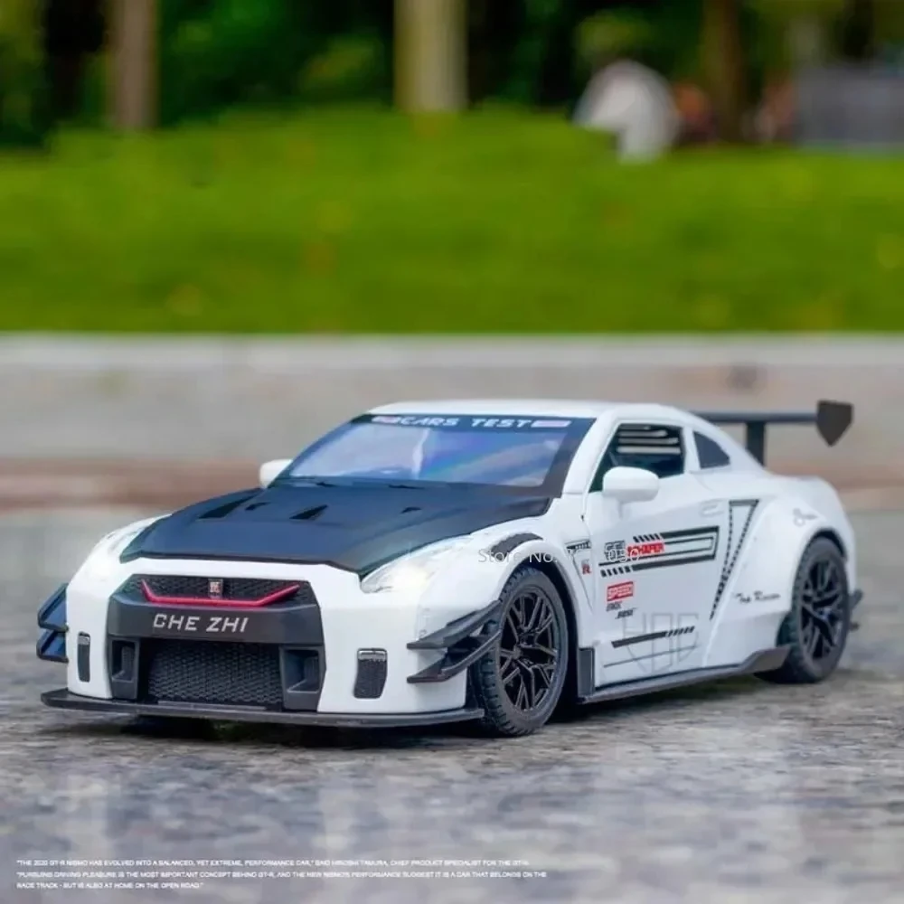 1:24 Schaal GTR R35 R50 Legering Model Auto Diecast Speelgoed Hoge Simulatie Voertuig met Pull Back Geluid Licht Speelgoed voor Kinderen Jongens Geschenken